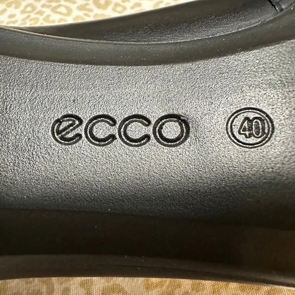 ECCO Black Leather 2.5